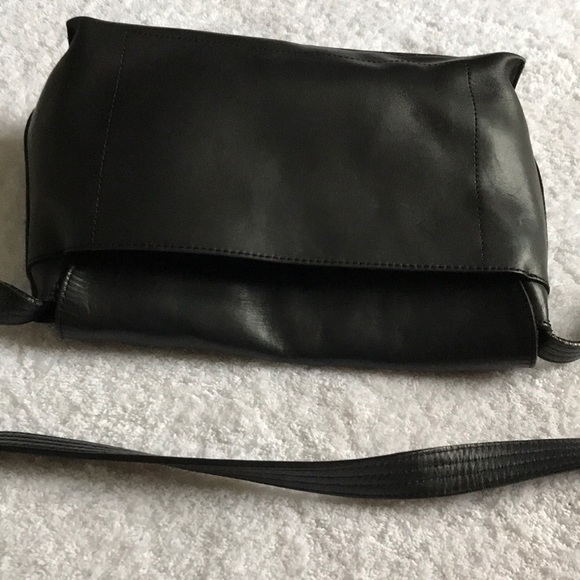 EUC Kenneth Cole Crossbody - Picture 4 of 4